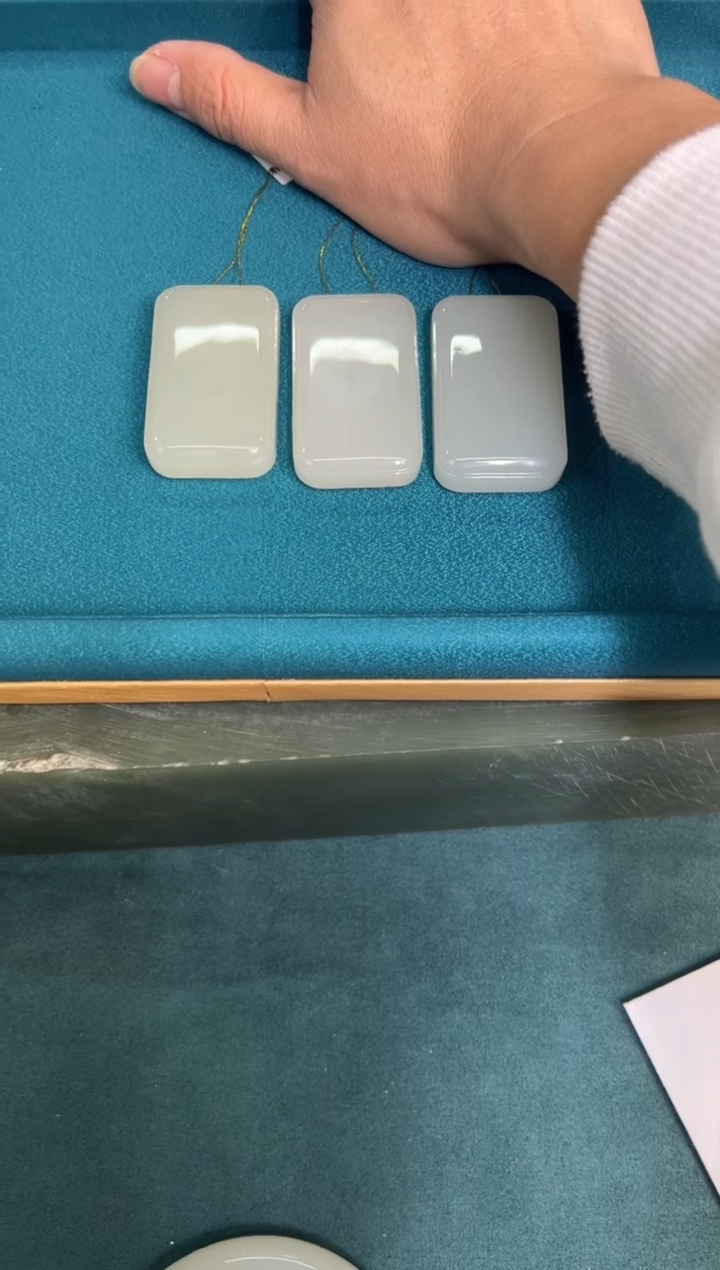 【闪购商品】和田玉吊坠未镶嵌无事牌配绳多样性发一件