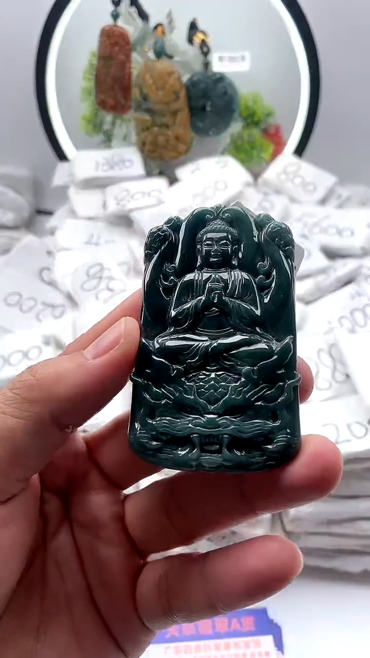 【闪购商品】翡翠颈饰未镶嵌大日如来