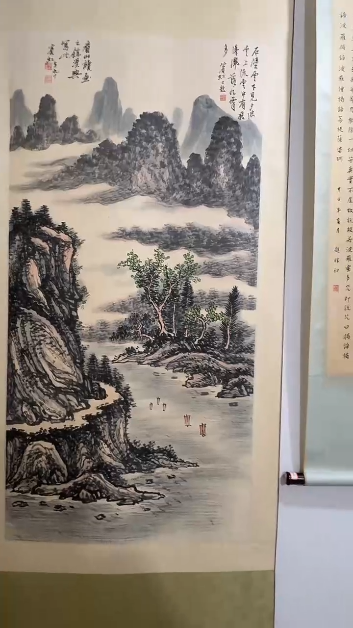 竖款玲珑阁书画艺术作品