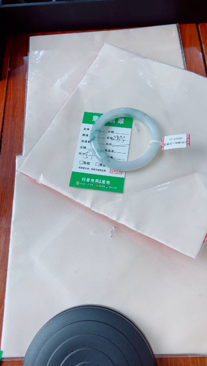 未镶嵌手镯翡翠半****?手镯