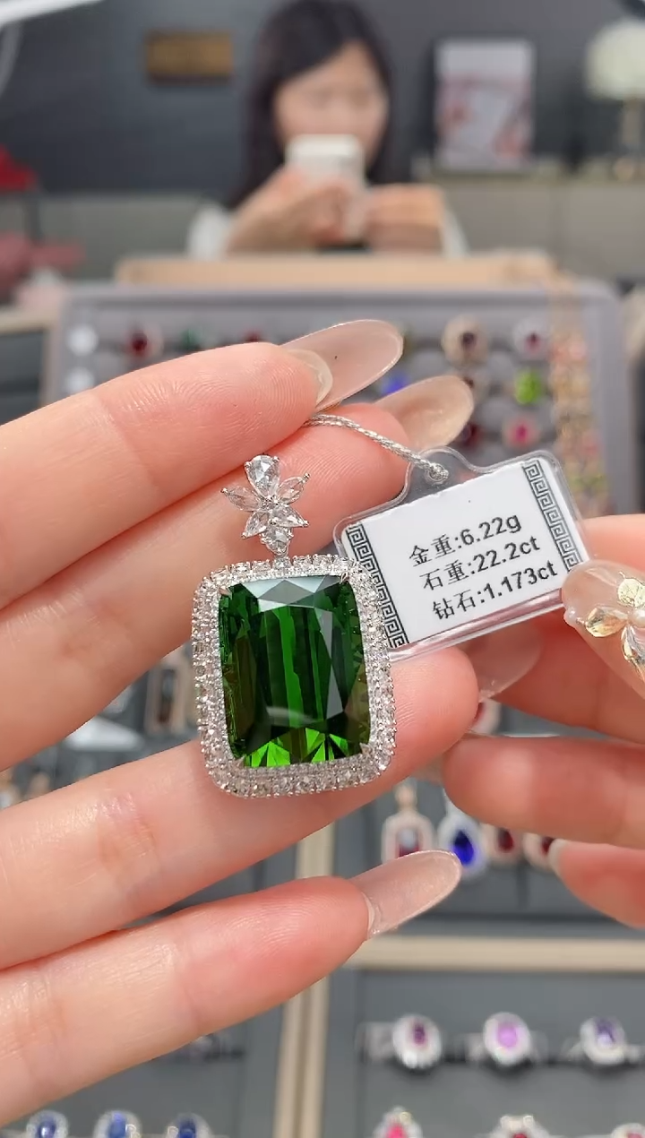 【闪购商品】碧玺颈饰18K金镶嵌22.2     