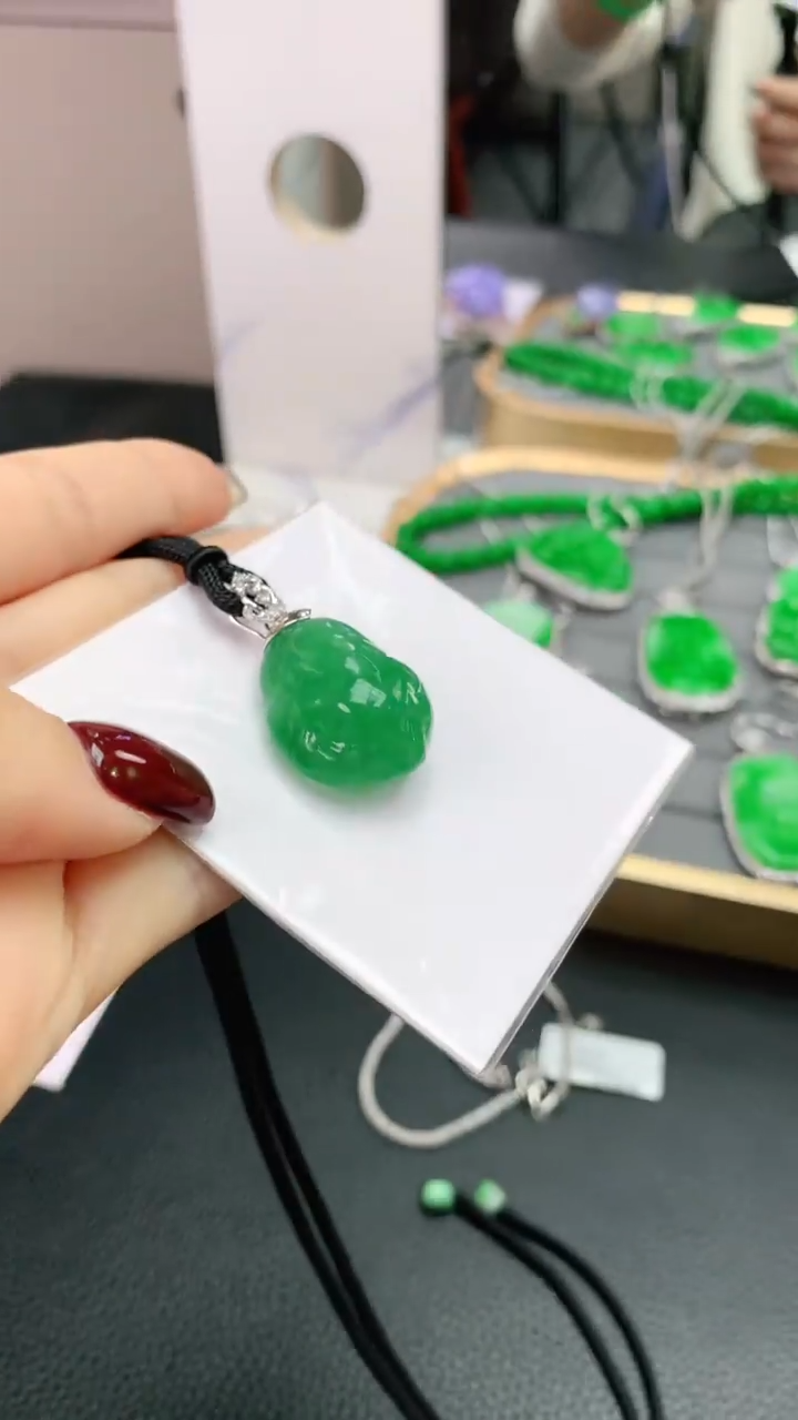 【闪购商品】翡翠颈饰18K金镶嵌赠礼盒证书