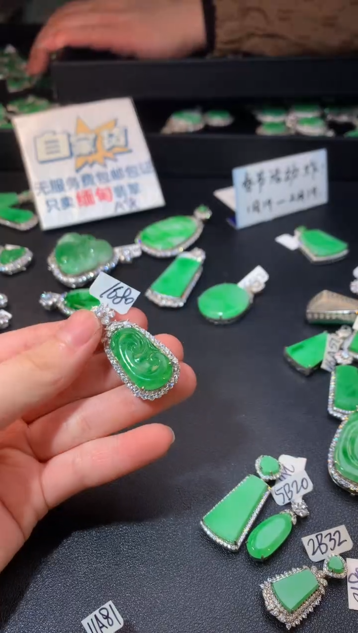 【闪购商品】翡翠颈饰银S925镶嵌翡翠