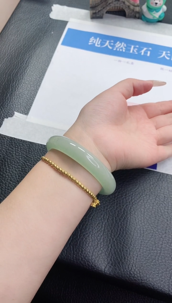 【闪购商品】石英质玉手镯未镶嵌D40-62+