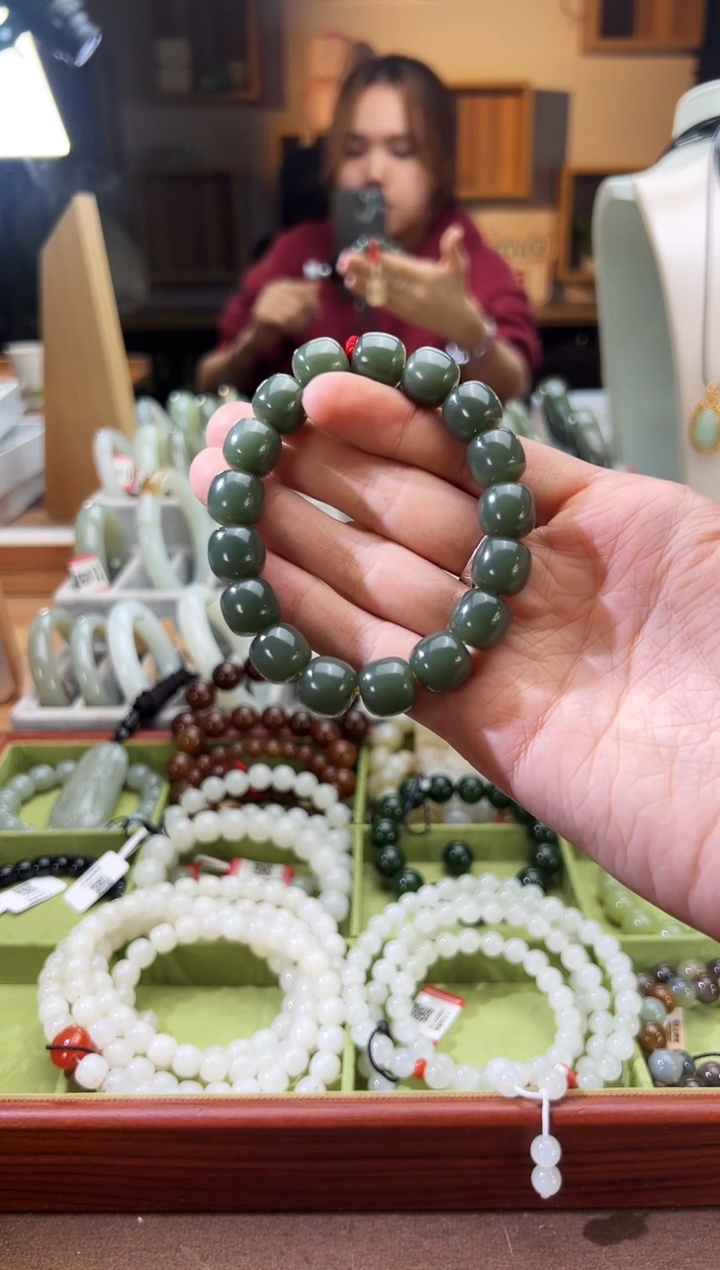 未镶嵌手串和田玉沙枣青手串卡11x12