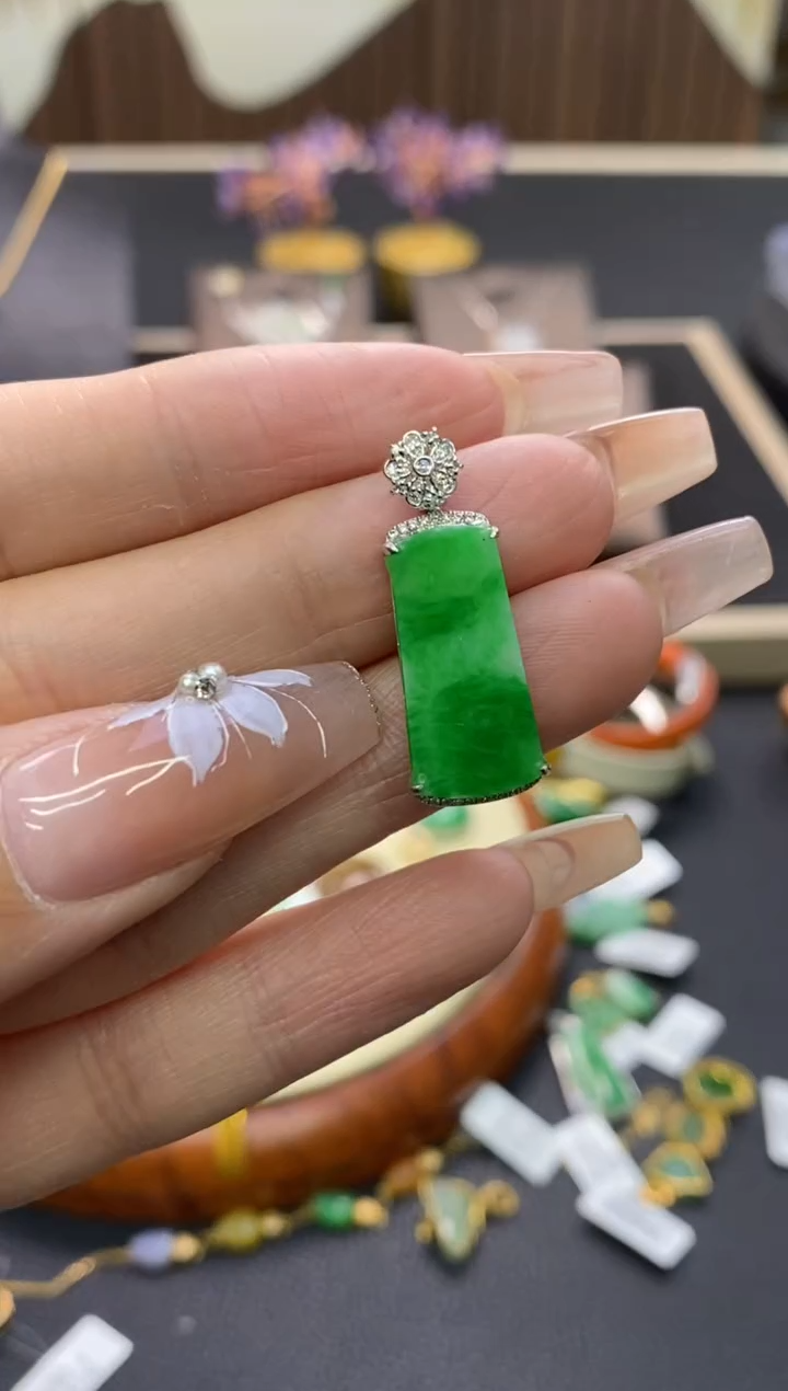 【闪购商品】翡翠颈饰18K金镶嵌净货15942