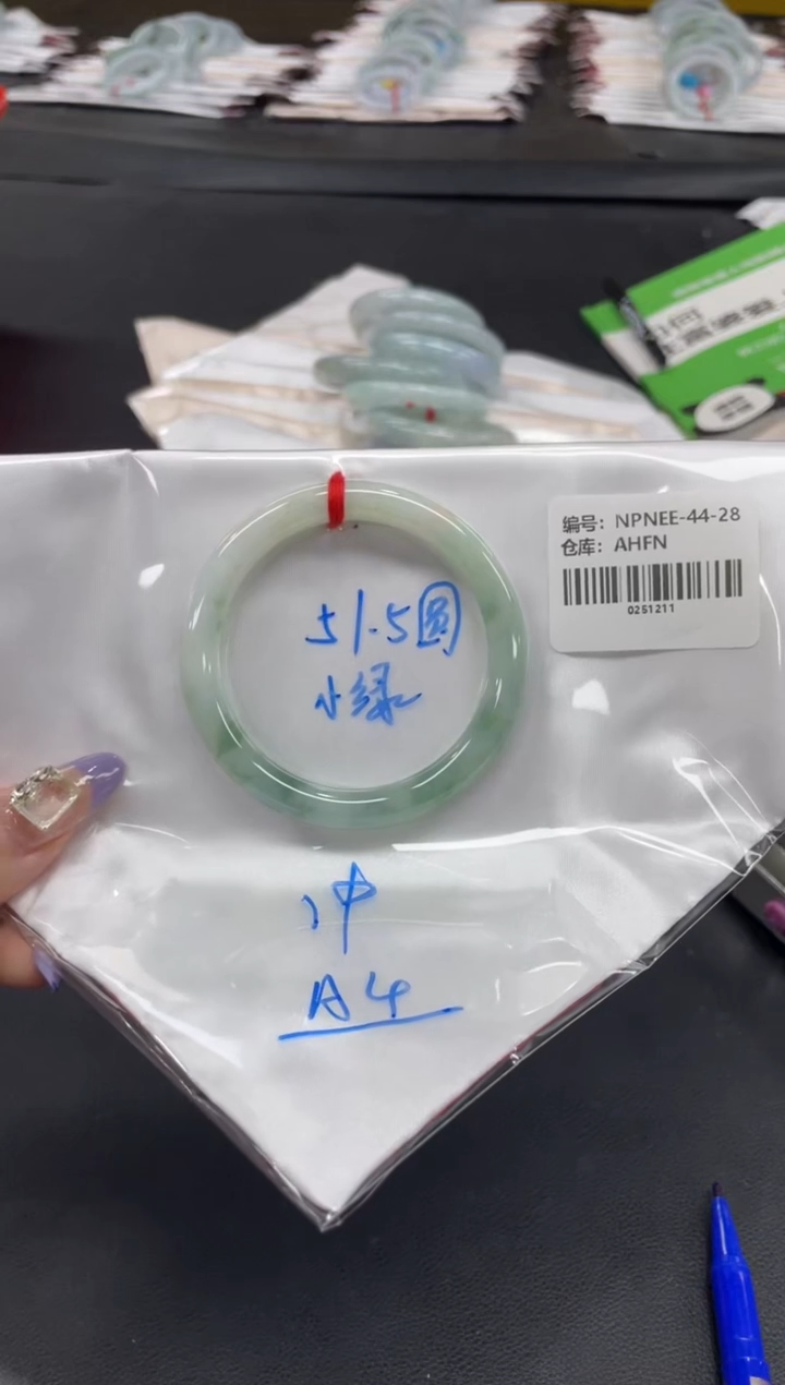 未镶嵌手镯翡翠翡翠手镯