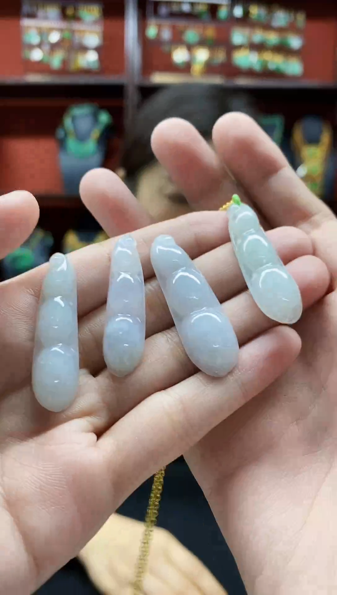 颈饰未镶嵌翡翠吊坠多样发其一