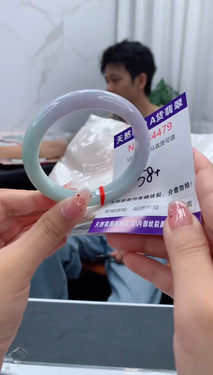 未镶嵌手镯翡翠有纹，完美者勿拍