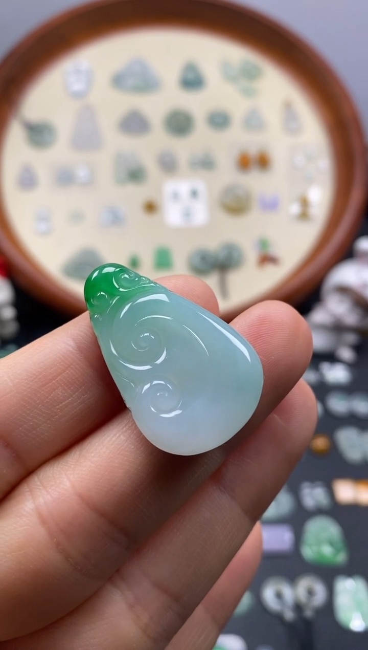 颈饰未镶嵌翡翠飘緑如意/芬