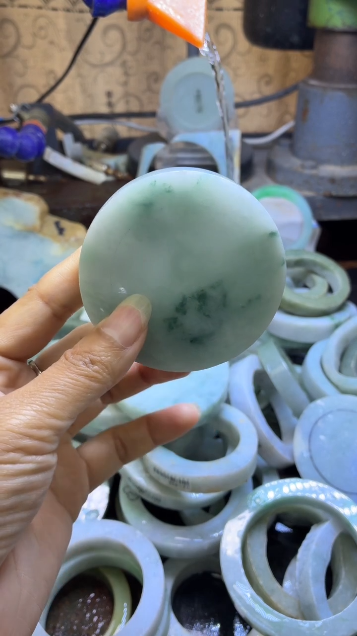 未镶嵌正圈定制翡翠彩天然翡翠手镯定制