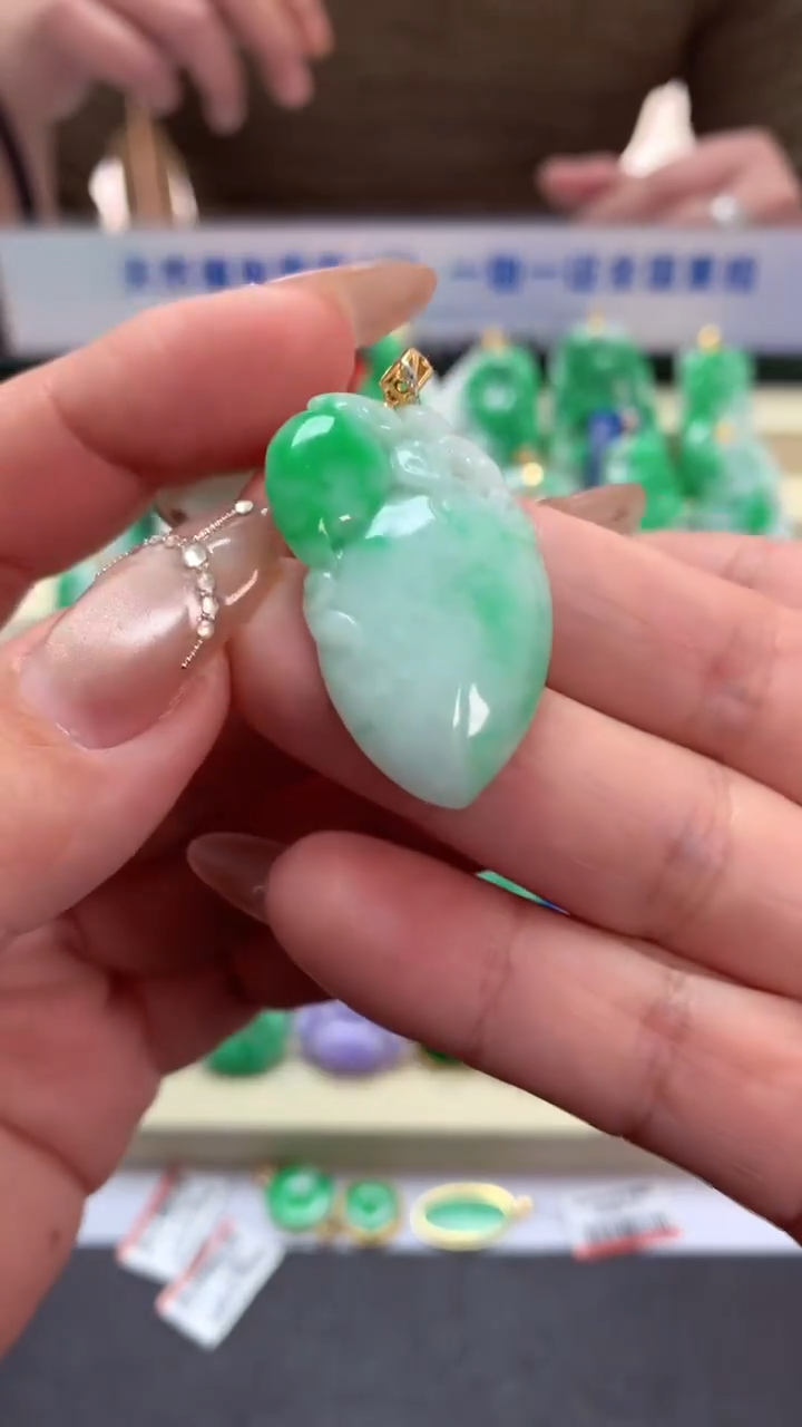【闪购商品】翡翠吊坠(不含链)18K金镶嵌挂件
