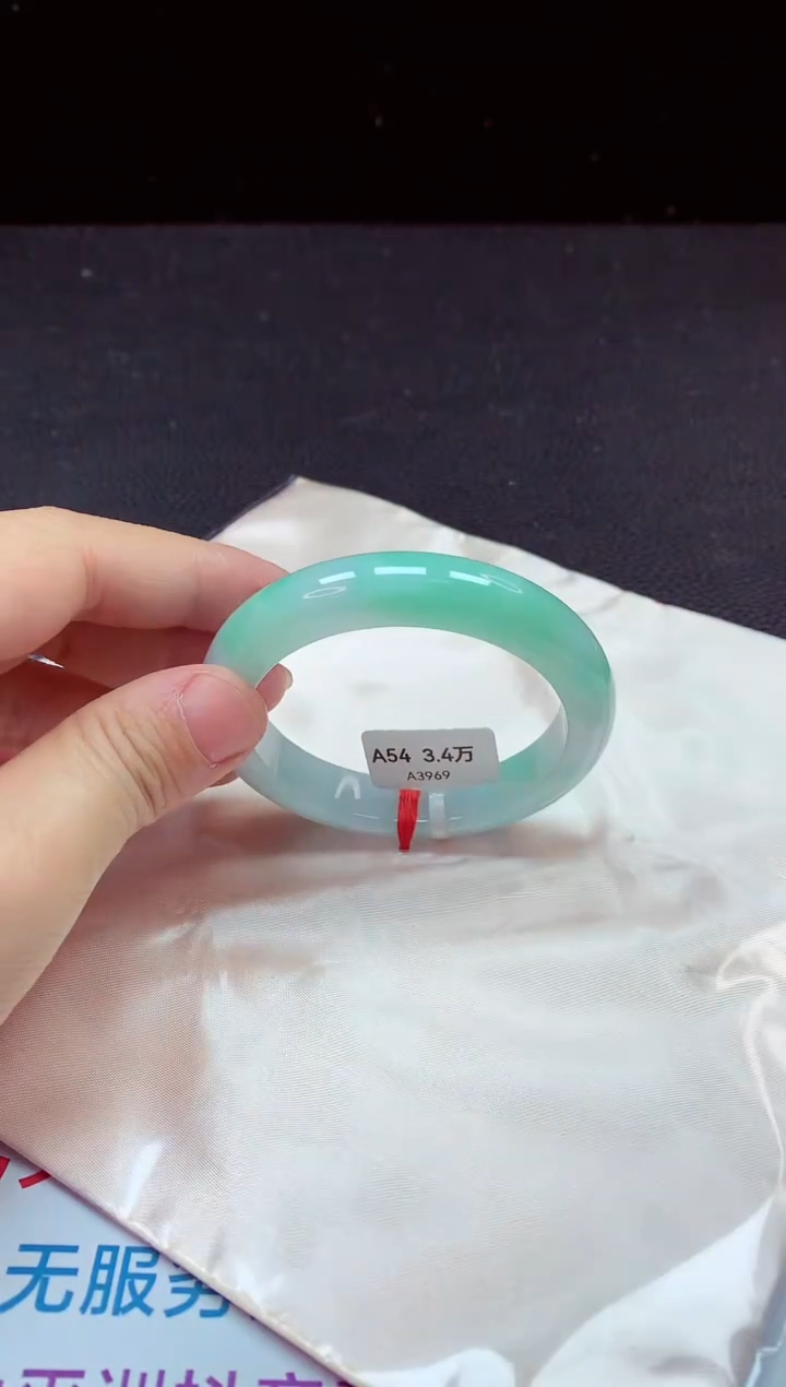 【闪购商品】翡翠手镯未镶嵌镯子54+