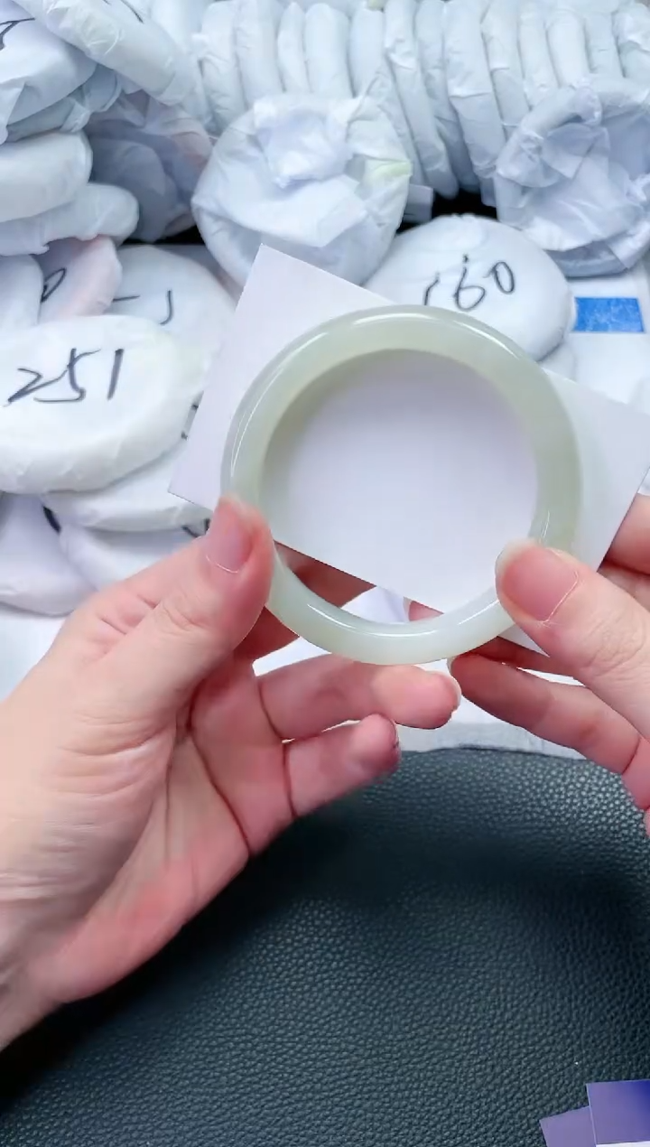 【闪购商品】和田玉手镯未镶嵌M533