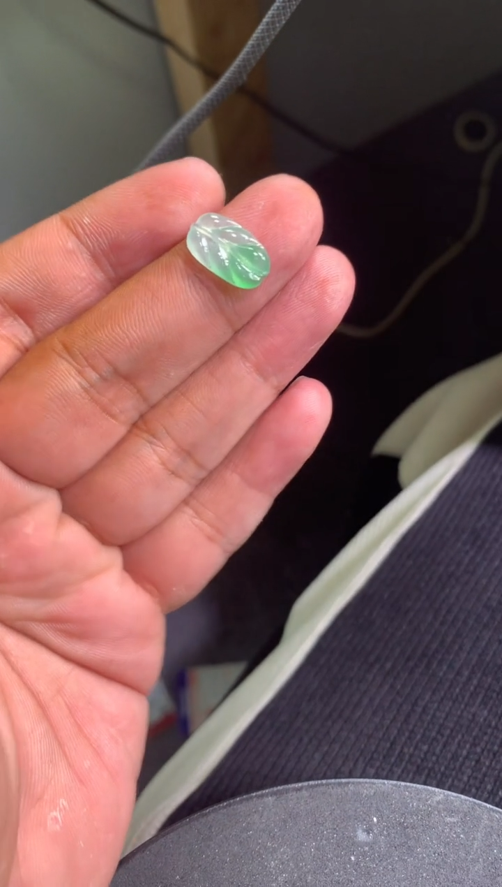 【闪购商品】翡翠颈饰未镶嵌叶子