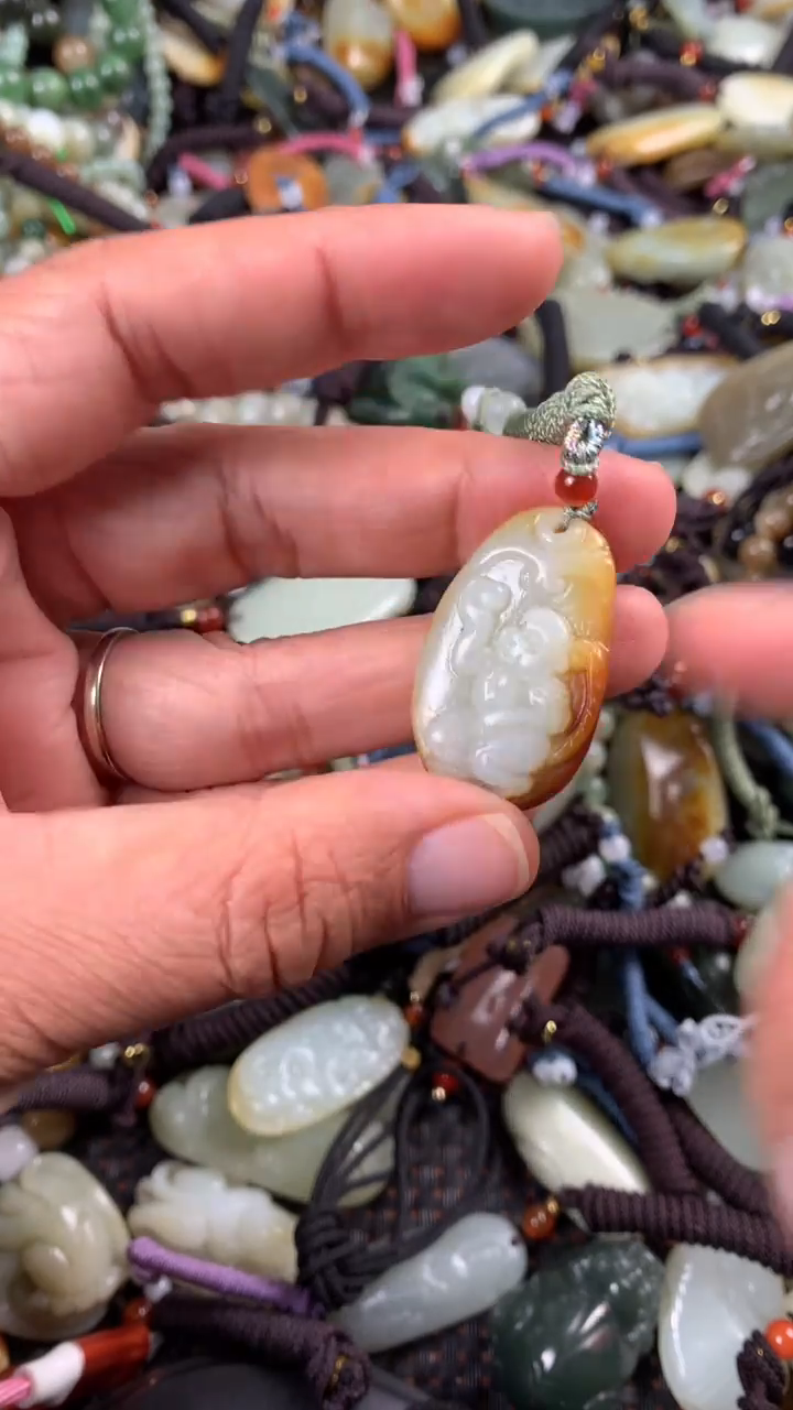 【闪购商品】和田玉颈饰未镶嵌多样性发货没有证书拍一发一有瑕