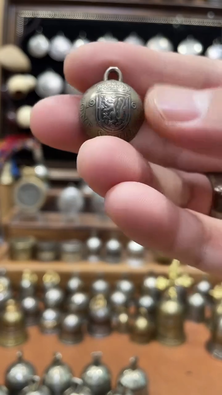 包***的一先令圆铃铛 