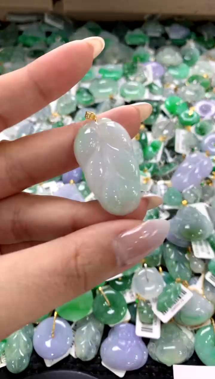 颈饰18K金镶嵌翡翠1111111111111111