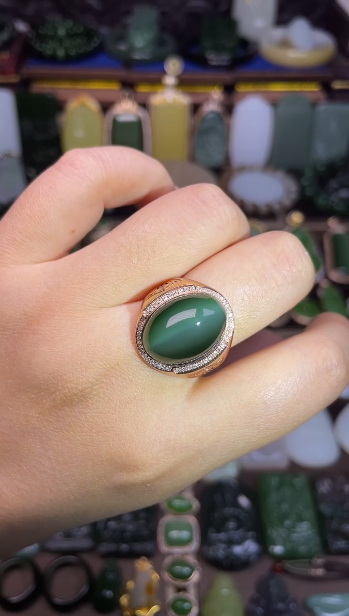 颈饰18K金镶嵌和田玉猫眼男戒