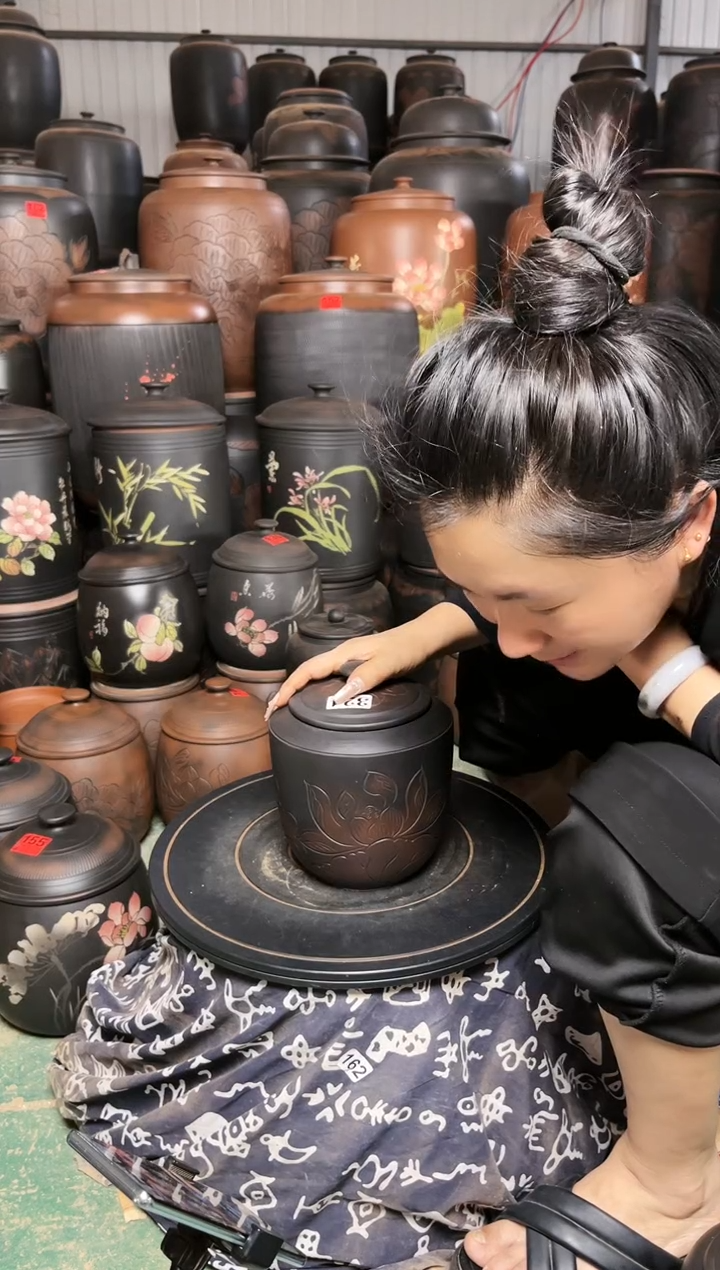 壶瑕疵茶叶罐 方尖荷花 324
