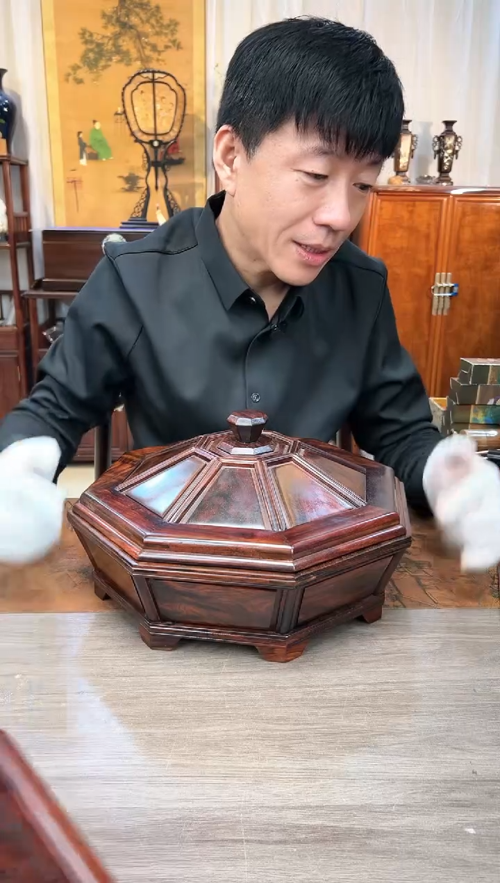 【闪购商品】红酸枝木类成套家具大红酸枝  全独板九宫格干果盒