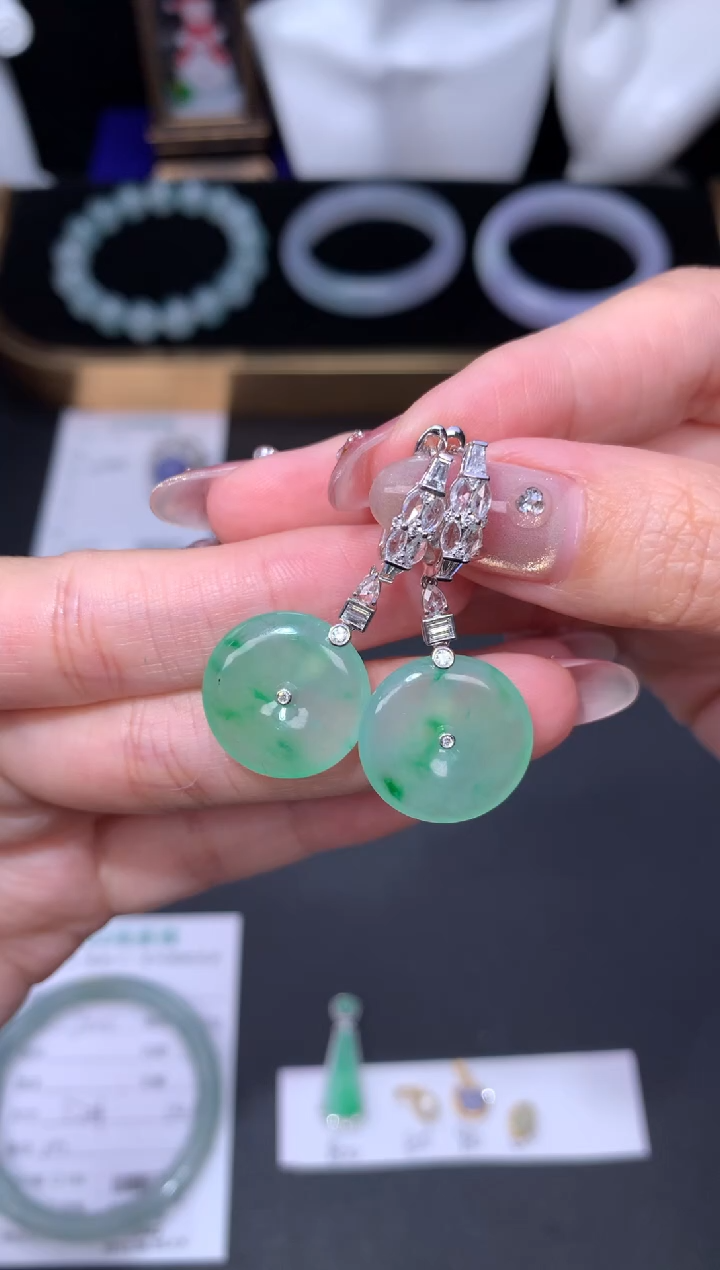 18K金镶嵌定制翡翠48小时鉴赏期 退货不扣服务费