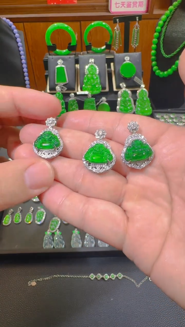 吊坠(赠链)未镶嵌翡翠天然A货翡翠+发其一