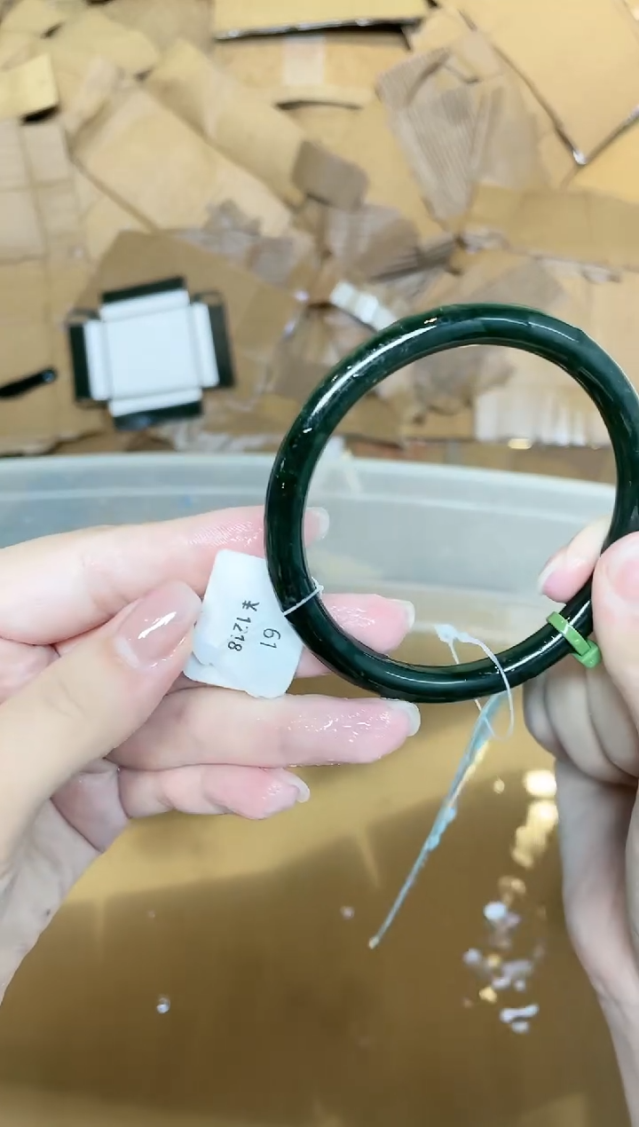 和田玉手镯未镶嵌393-61