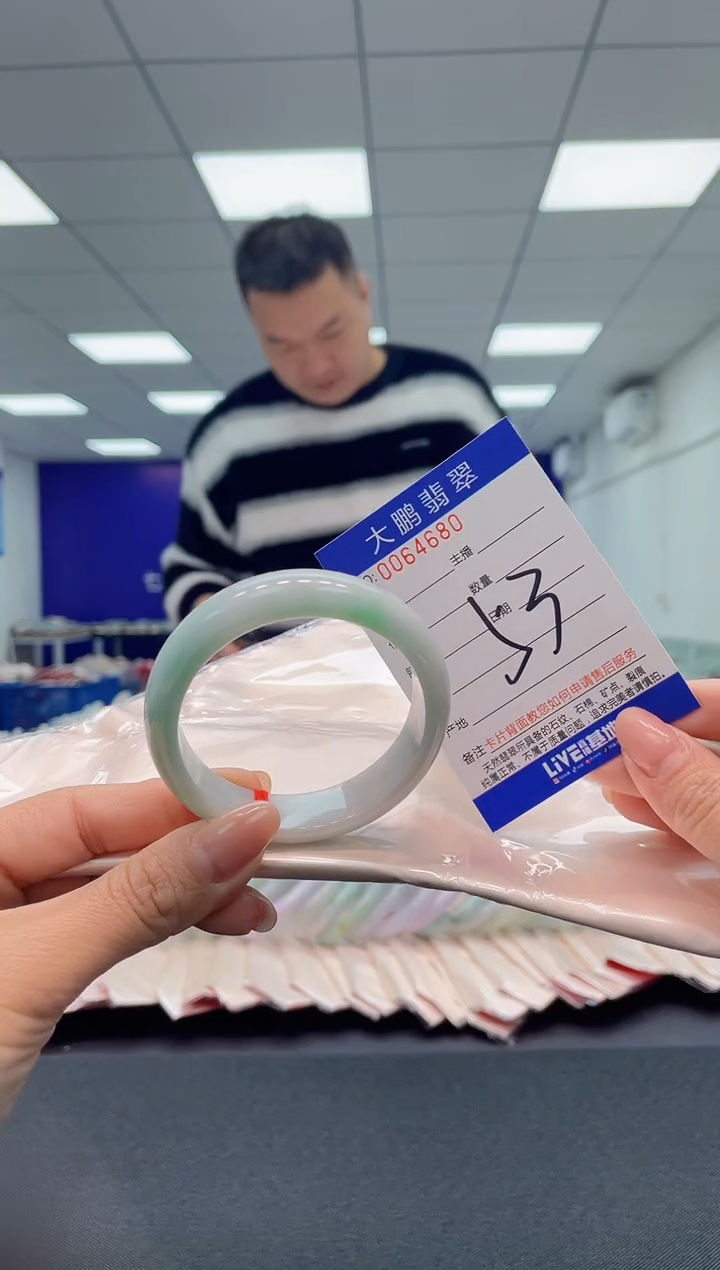 【闪购商品】翡翠手镯未镶嵌AAAAAAAAAA