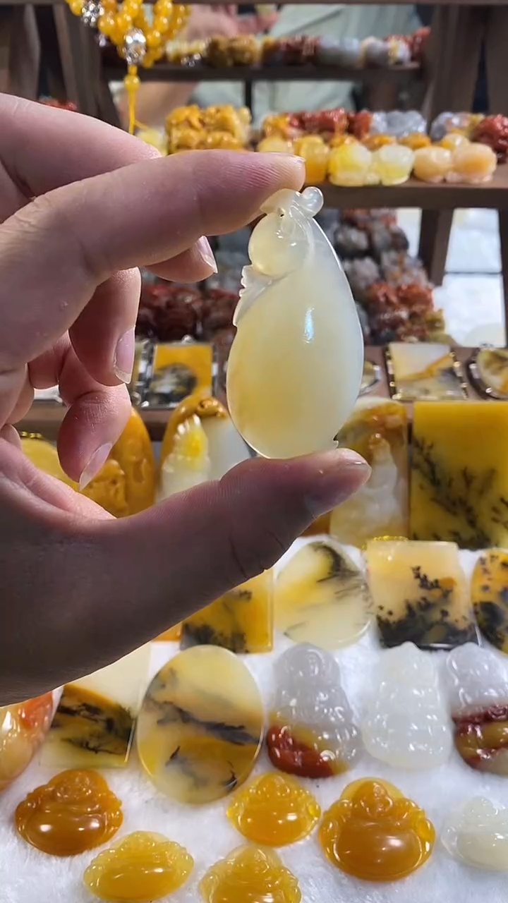 未镶嵌石英质玉挂件石英质玉挂件