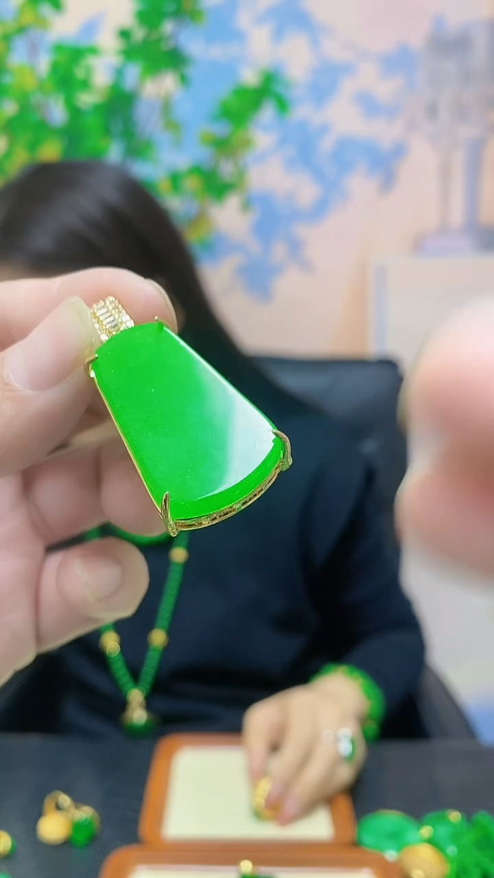 【闪购商品】翡翠吊坠(赠链)14K金镶嵌翡翠吊坠