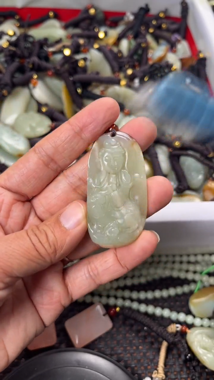 【闪购商品】和田玉颈饰未镶嵌多样性发货没有证书拍一发一有瑕