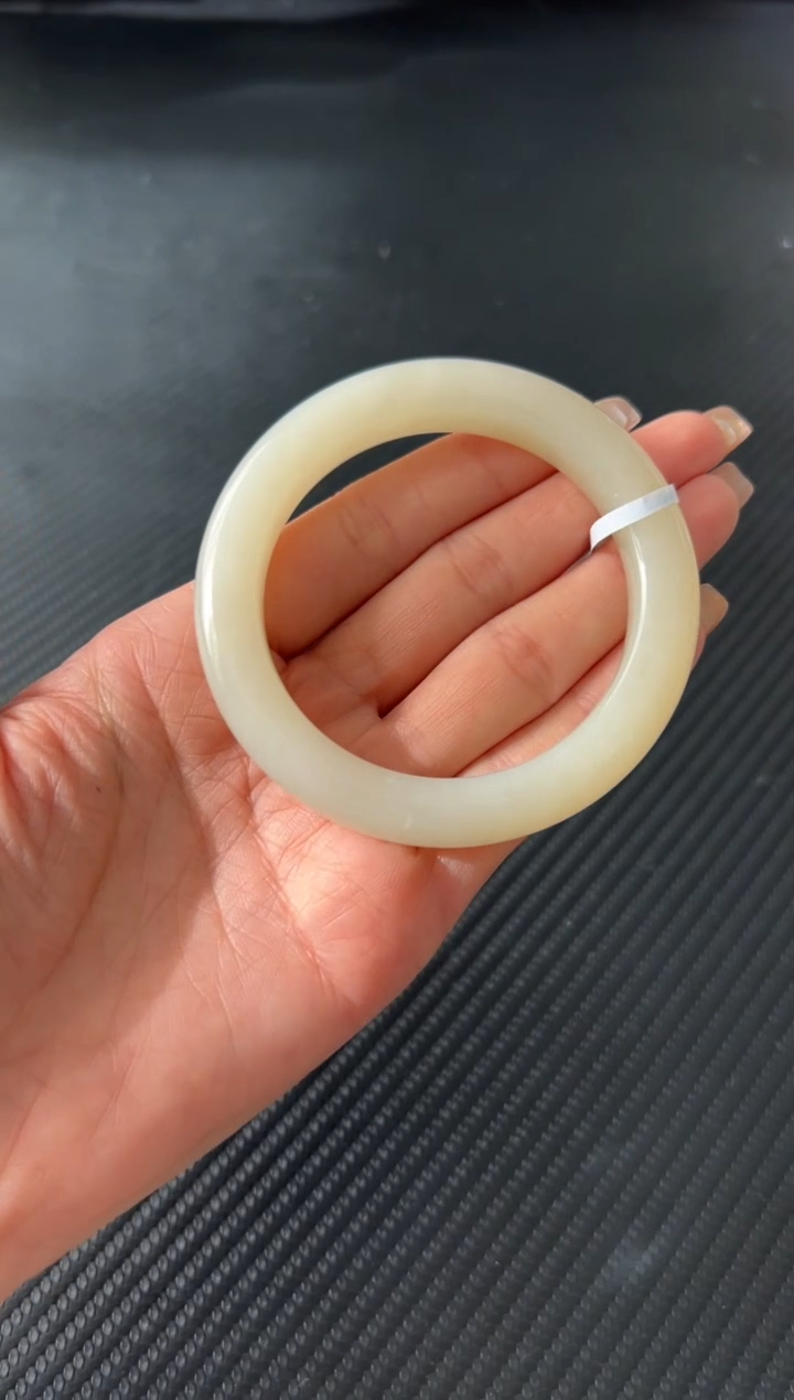 未镶嵌手镯和田玉黑山微色差57+k