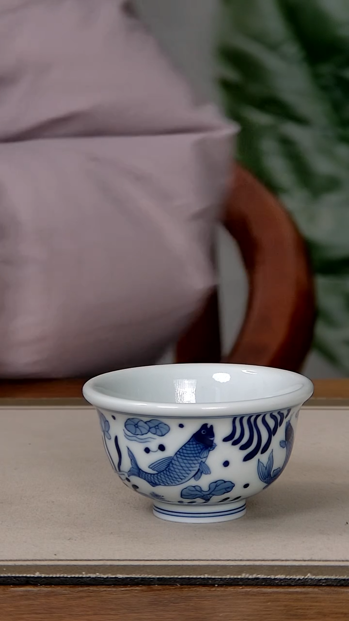 【闪购商品】陶瓷鱼藻纹压手杯（小）       