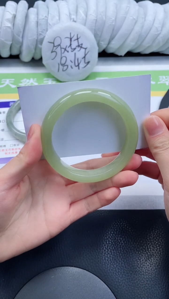 【闪购商品】石英质玉手镯未镶嵌A26-58+