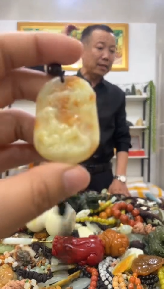 未镶嵌岫玉挂件 