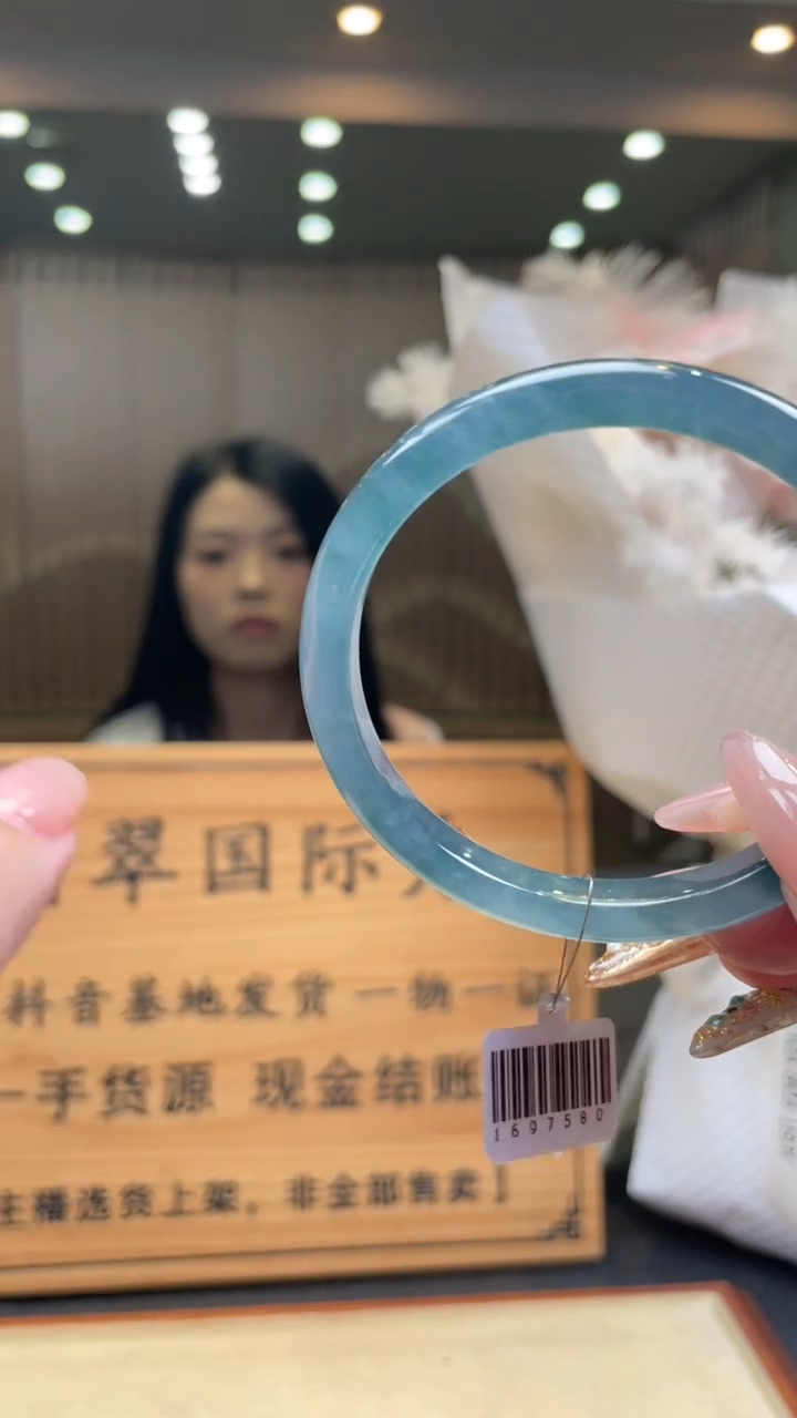 翡翠手镯未镶嵌        *99