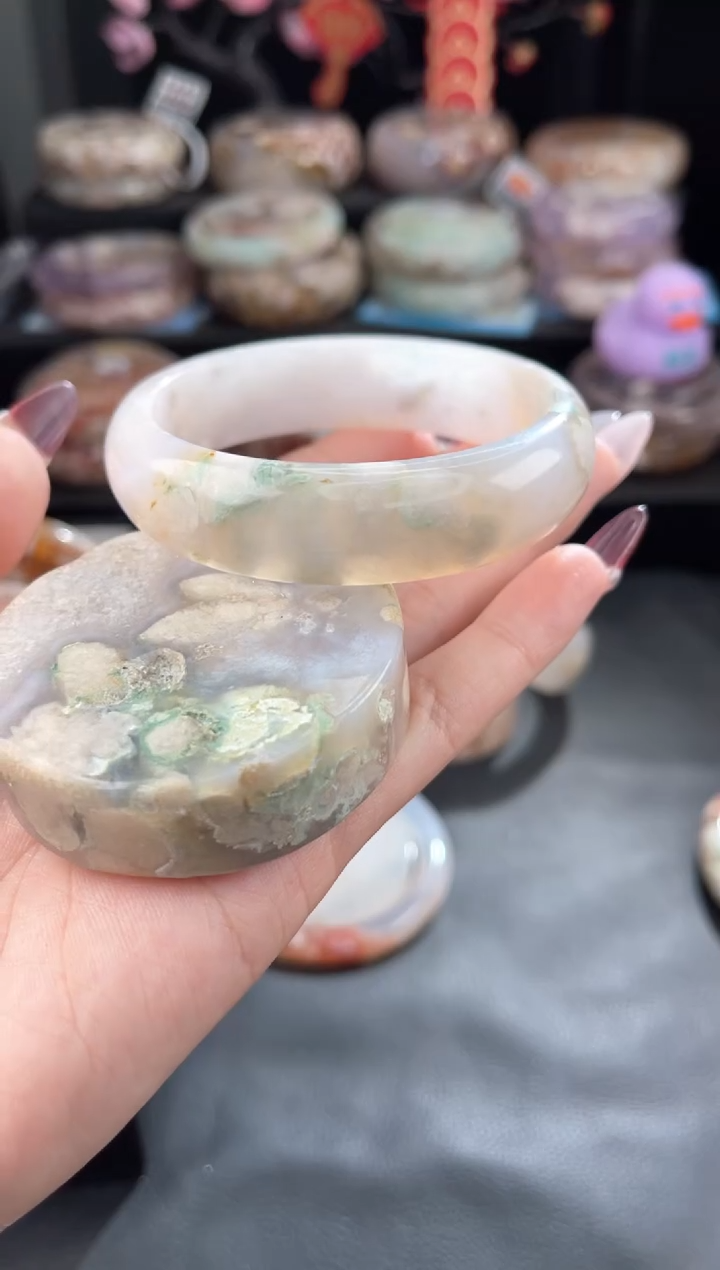 【闪购商品】石英质玉手镯未镶嵌59