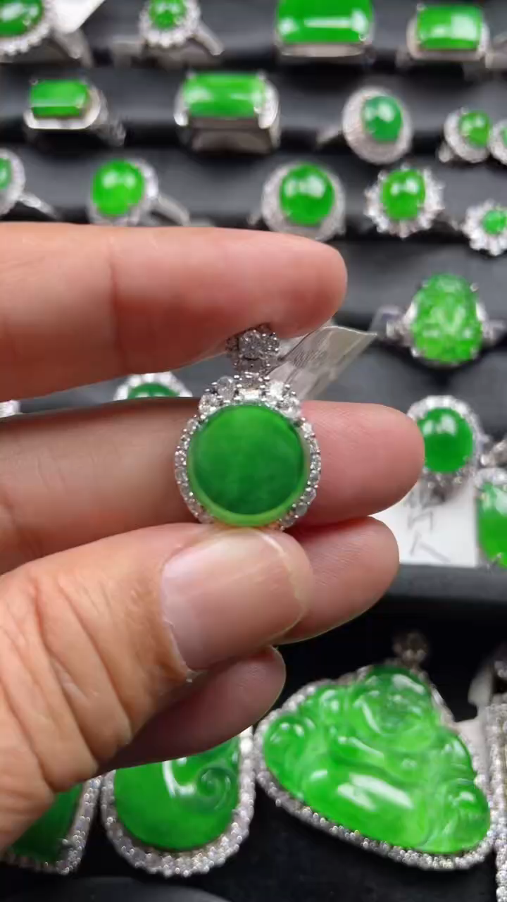 【闪购商品】翡翠颈饰银S925镶嵌翡翠