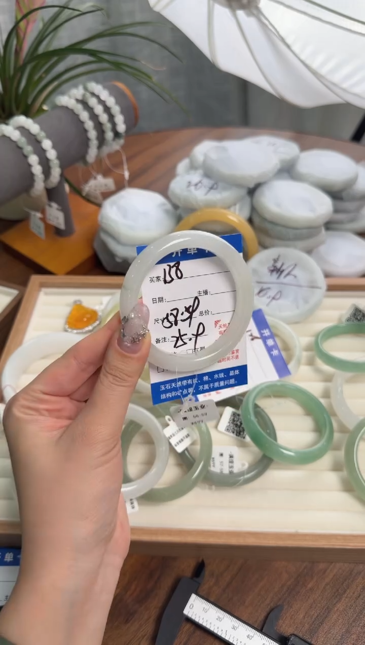 未镶嵌手镯石英质玉138
