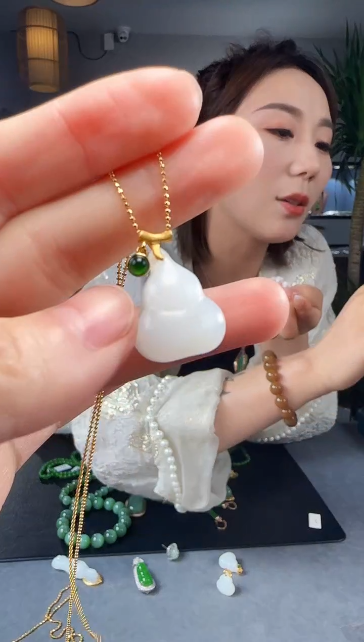 【闪购商品】和田玉吊坠(不含链)18K金镶嵌1