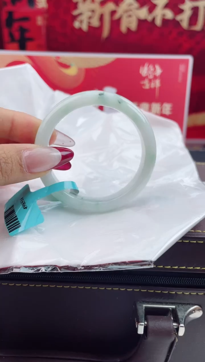 【闪购商品】翡翠手镯未镶嵌3翡翠手镯（微瑕）