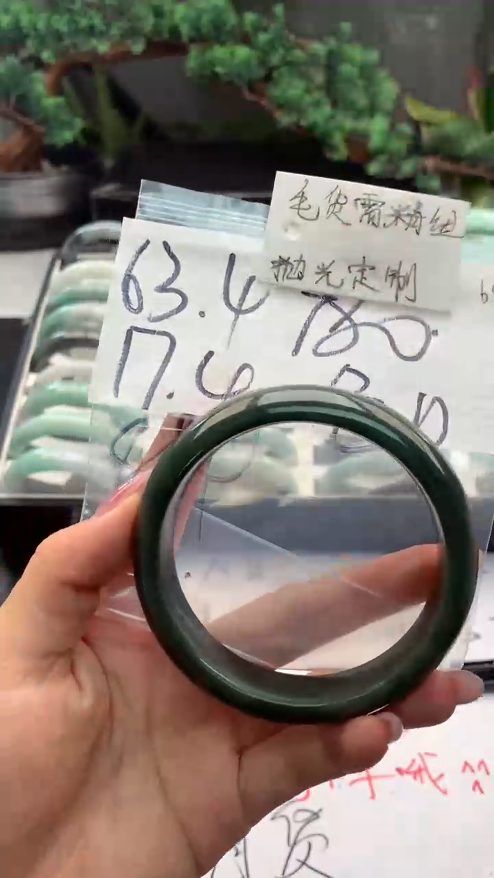 定制翡翠未镶嵌毛货需精细抛光+多人