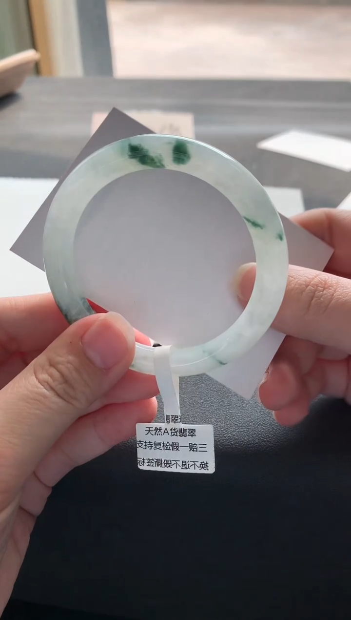 【闪购商品】翡翠手镯未镶嵌53.8圆条Y1017买断