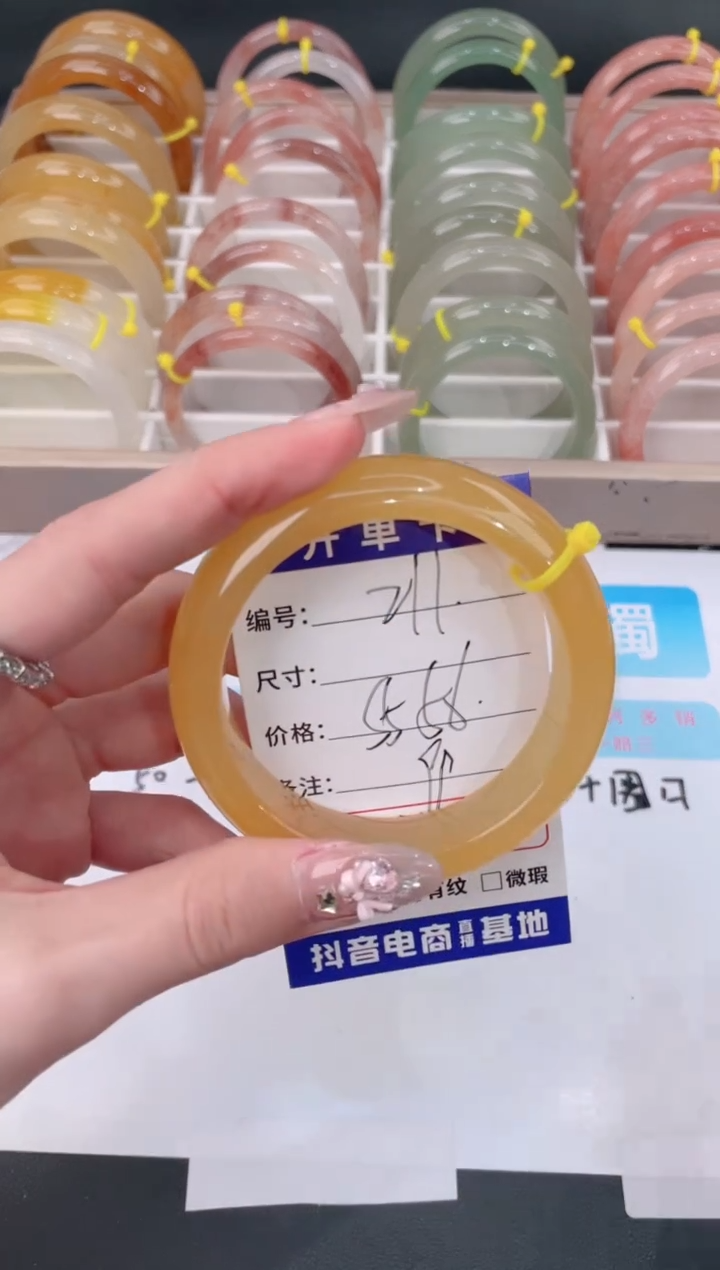 未镶嵌手镯石英质玉211