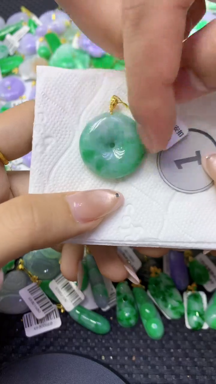 颈饰未镶嵌翡翠天然缅甸翡翠A货