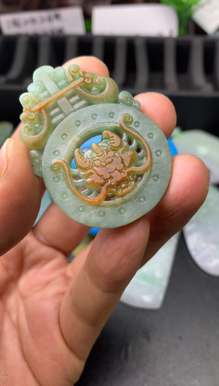 颈饰未镶嵌翡翠眉****年龙牌