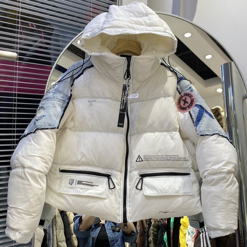 2025冬季新款欧货潮牌牛仔拼接羽绒服女短款连帽撞色拼接个性外套