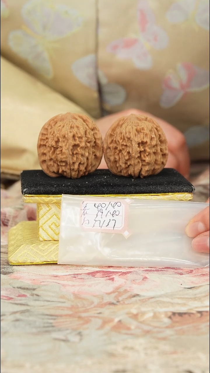 【闪购商品】文玩核桃把件一代楼