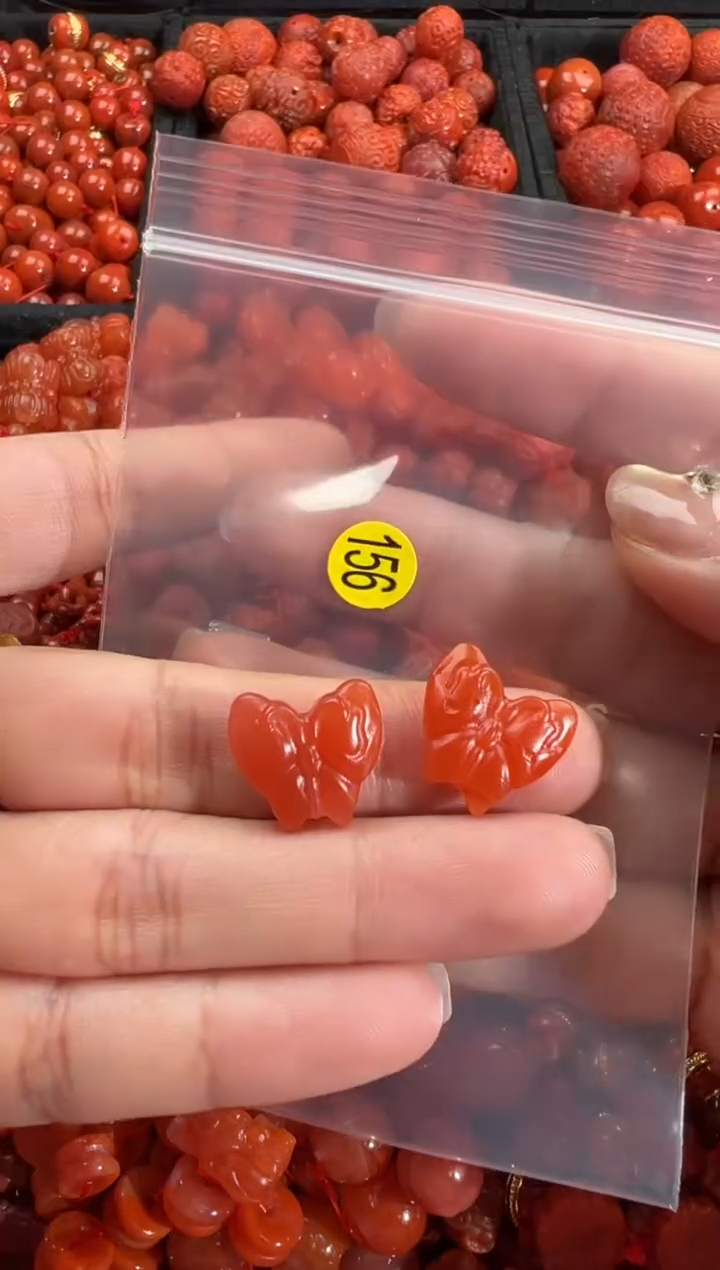 南红玛瑙未镶嵌颈饰1